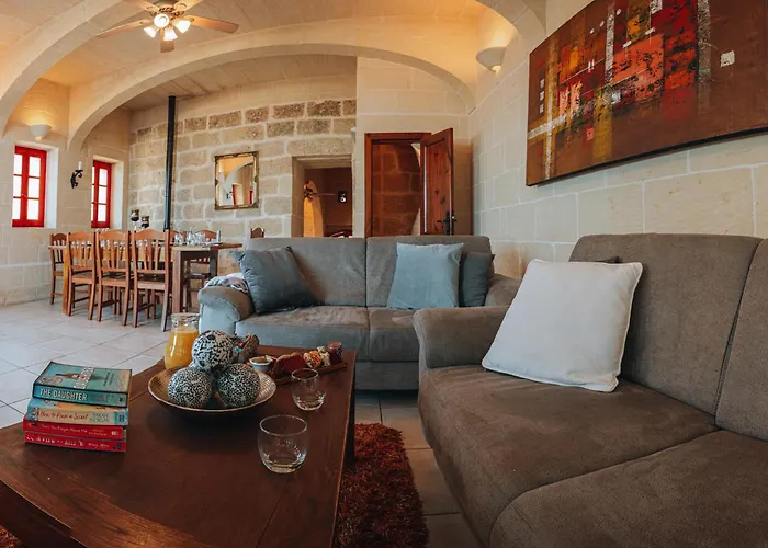 Amaryllis Holiday Home